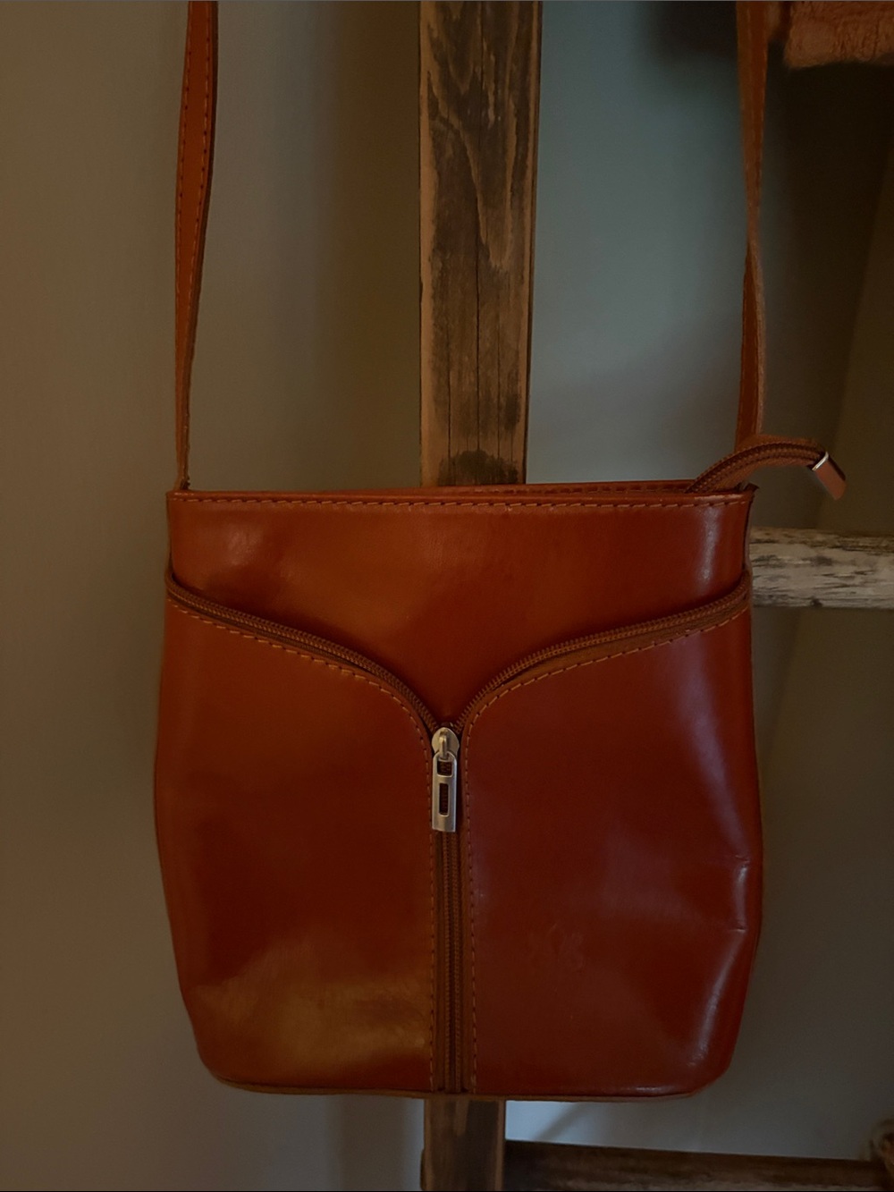 Vera Pelle Leather Crossbody Bag in Cognac